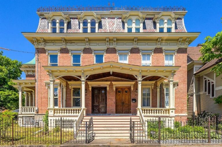 Abandoned Mansions for Sale – Discover Forgotten Luxury Estates Waiting to Be Restored